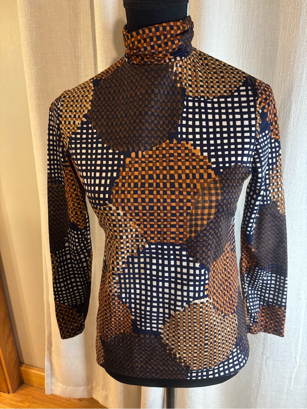 vintage Eastmoor brand blouse in a size small runs small